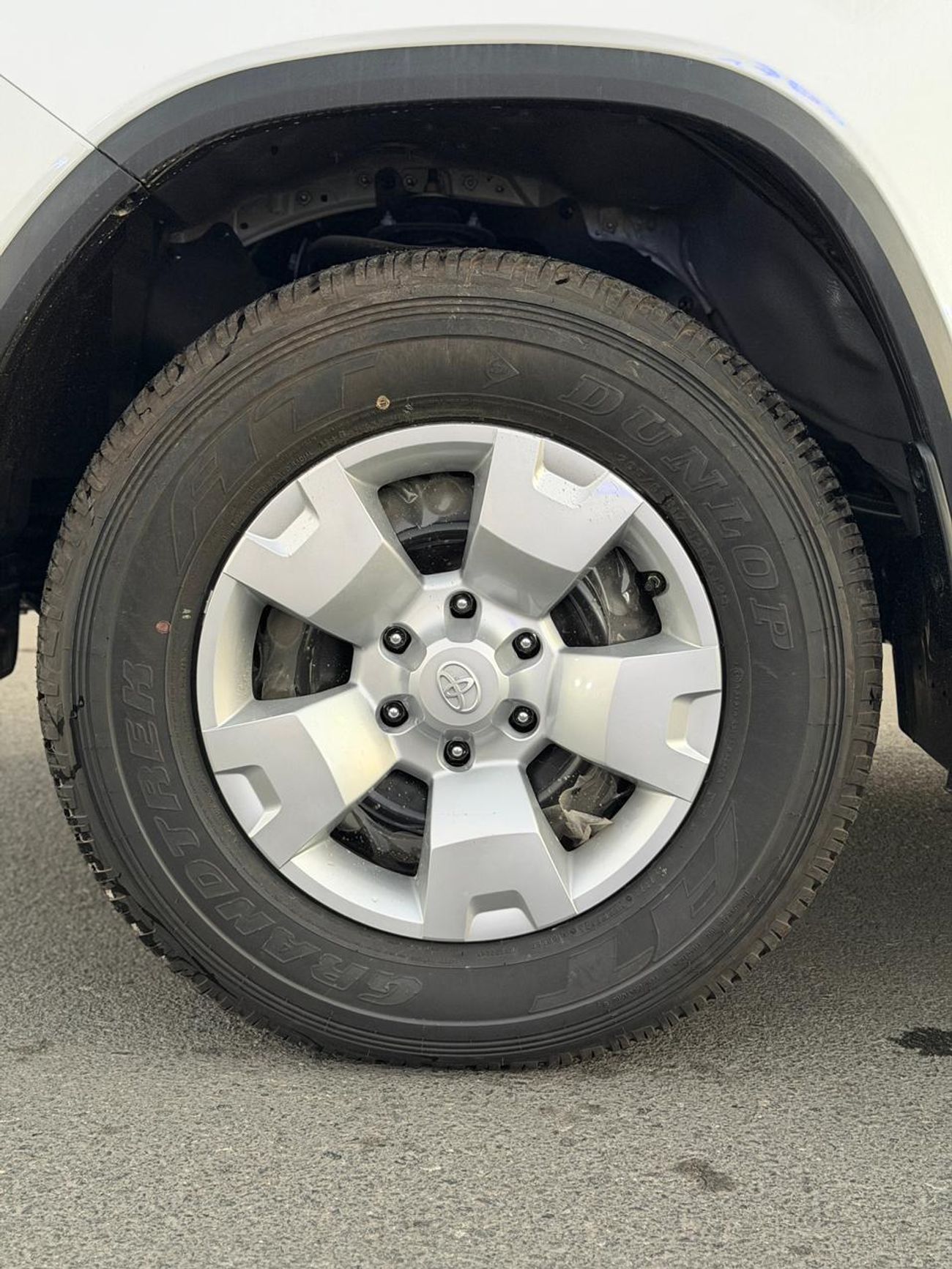 تويوتا فورتونر 2.4L DIESEL AUTOMATIC TRANSMISSION ( FOR RE-EXPORT ONLY )