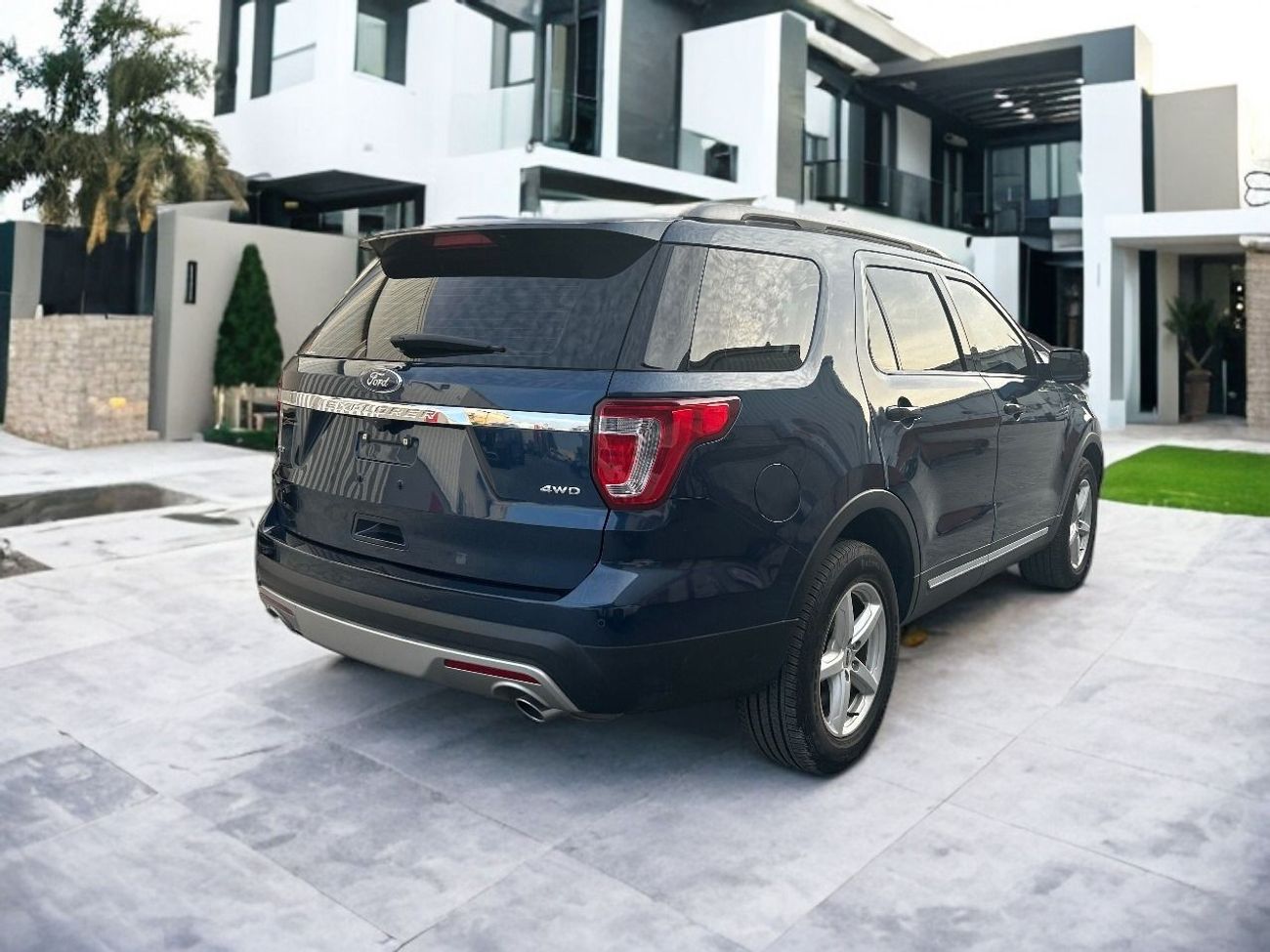 Ford Explorer AED 1,240 PM | FORD EXPLORER XLT-SPORT 2017 | FSH | MOONROOF | LEATHER SEATS | 4WD | 7 SEATS