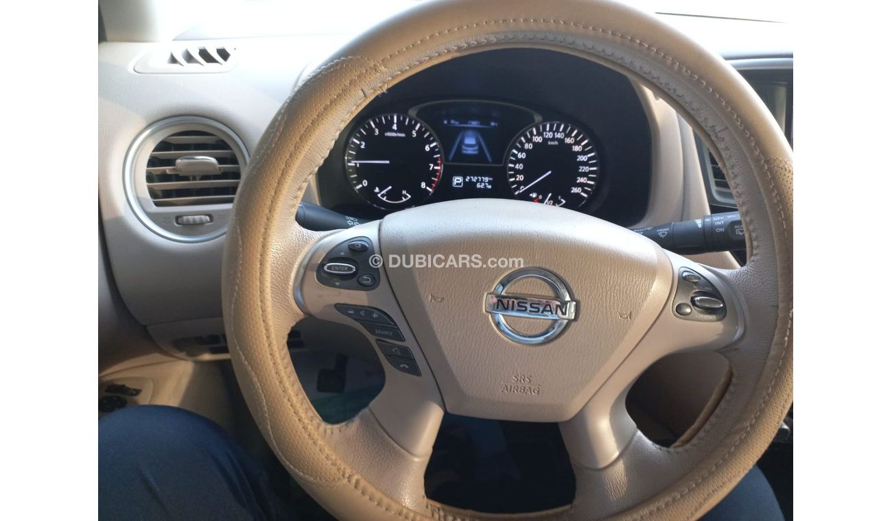 Nissan Pathfinder NISSAN_PATHFINDER_2014_CLEAN_NO_ACCIDANTS_GOLD