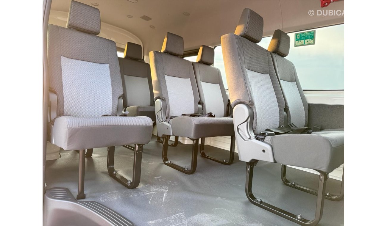 Toyota Hiace Toyota Hiace13 Seaters bus 6V 3.5L - MT