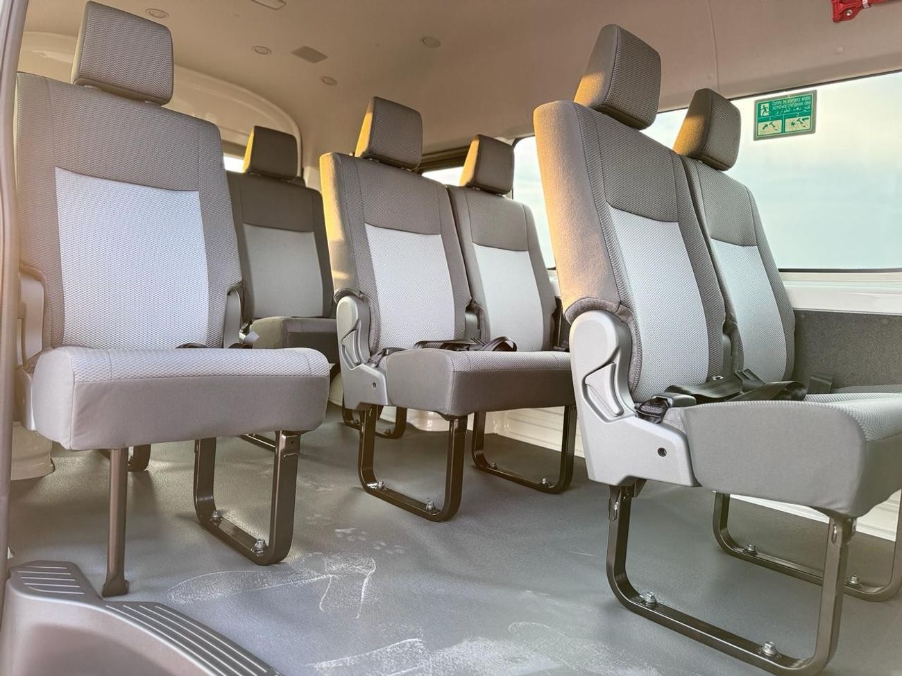 تويوتا هاياس Toyota Hiace13 Seaters bus 6V 3.5L - MT