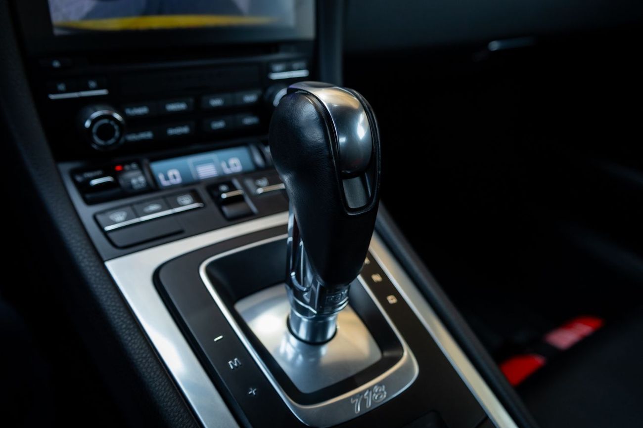 بورش بوكستر 718 Std 2.0L A/T