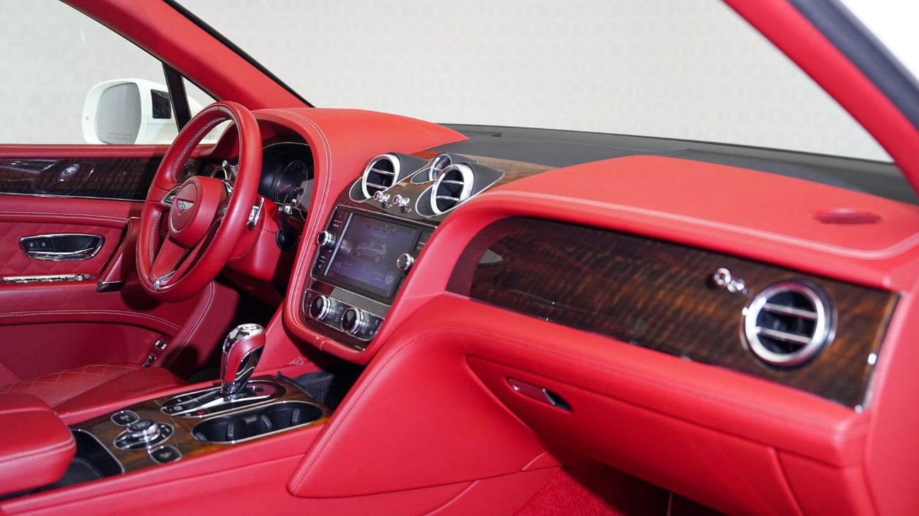 بنتلي بينتايجا V8 | AED 5,892 PM | Up to 3 Years Unlimited Warranty | GCC