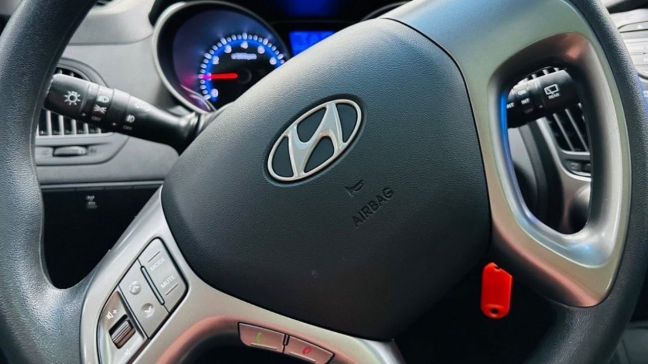 Hyundai Tucson GL GCC .. Perfect Condition .. 4WD .. Panoramic .. Low Mileage