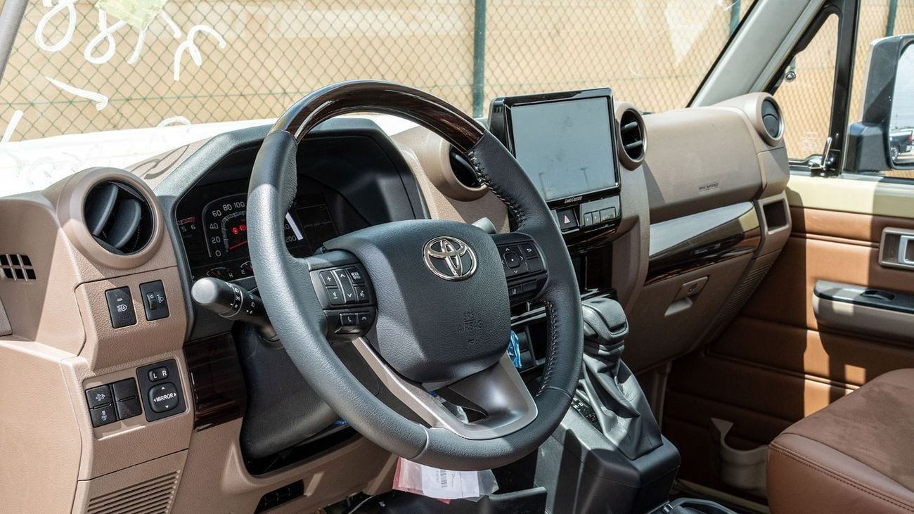 تويوتا لاند كروزر بيك آب 2026 Toyota LC79 2.8L AT Diesel Full Option (Grey-Brown)