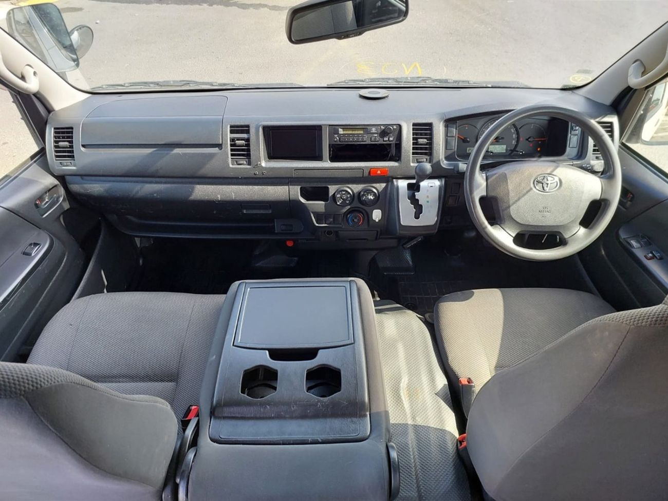 تويوتا هاياس TOYOTA HIACE VAN RHD 2015 MODEL 3.0 L DIESEL AUTOMATIC(PM15731)