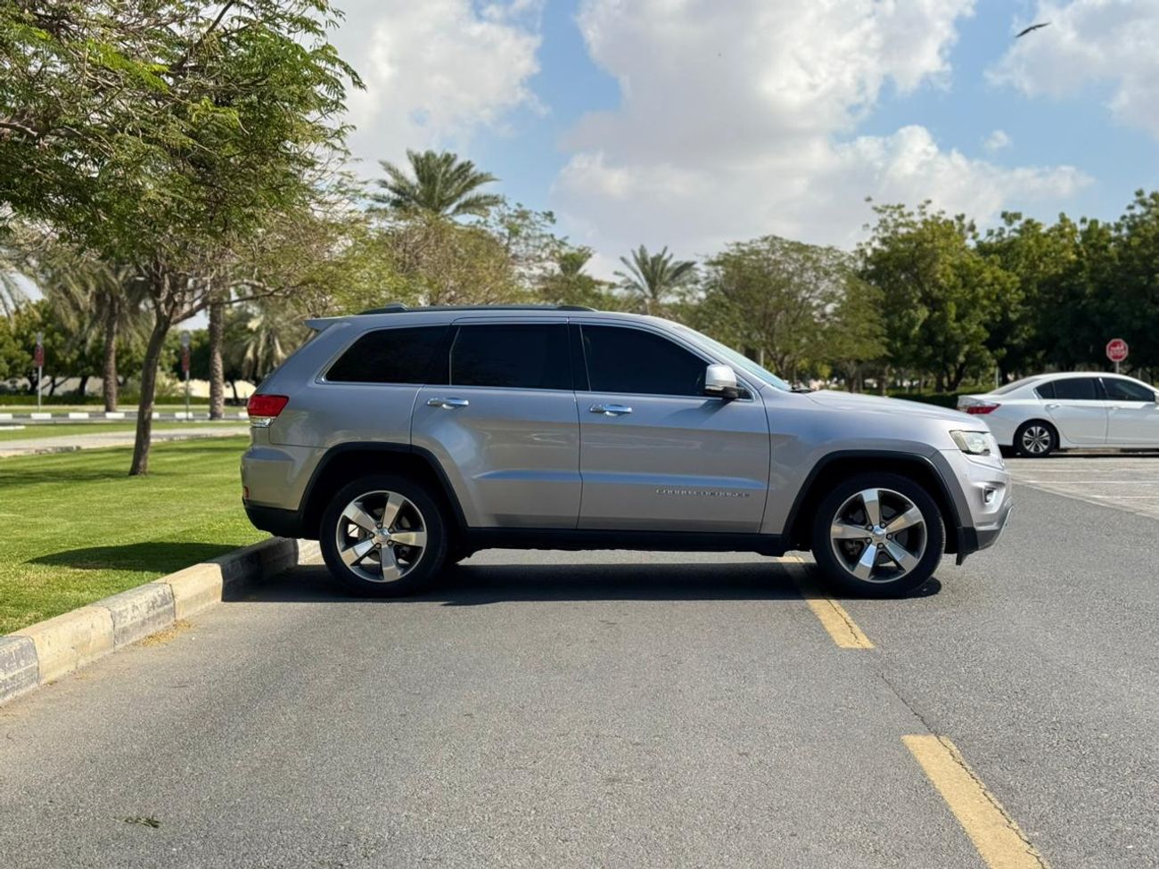 جيب جراند شيروكي Limited 3.6L