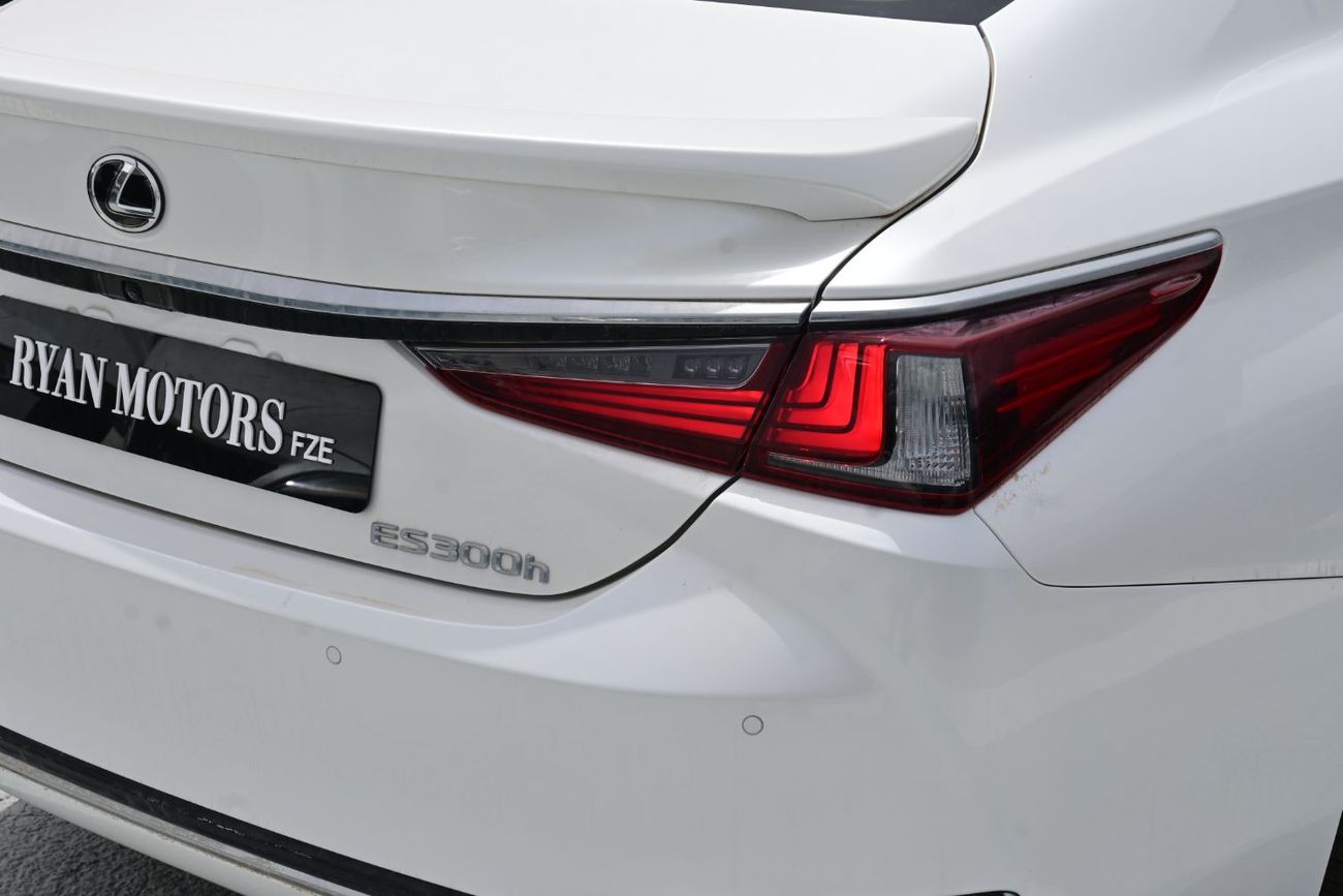 لكزس ES300h Lexus ES300h 2.5L Hybrid Model 2023, Color White