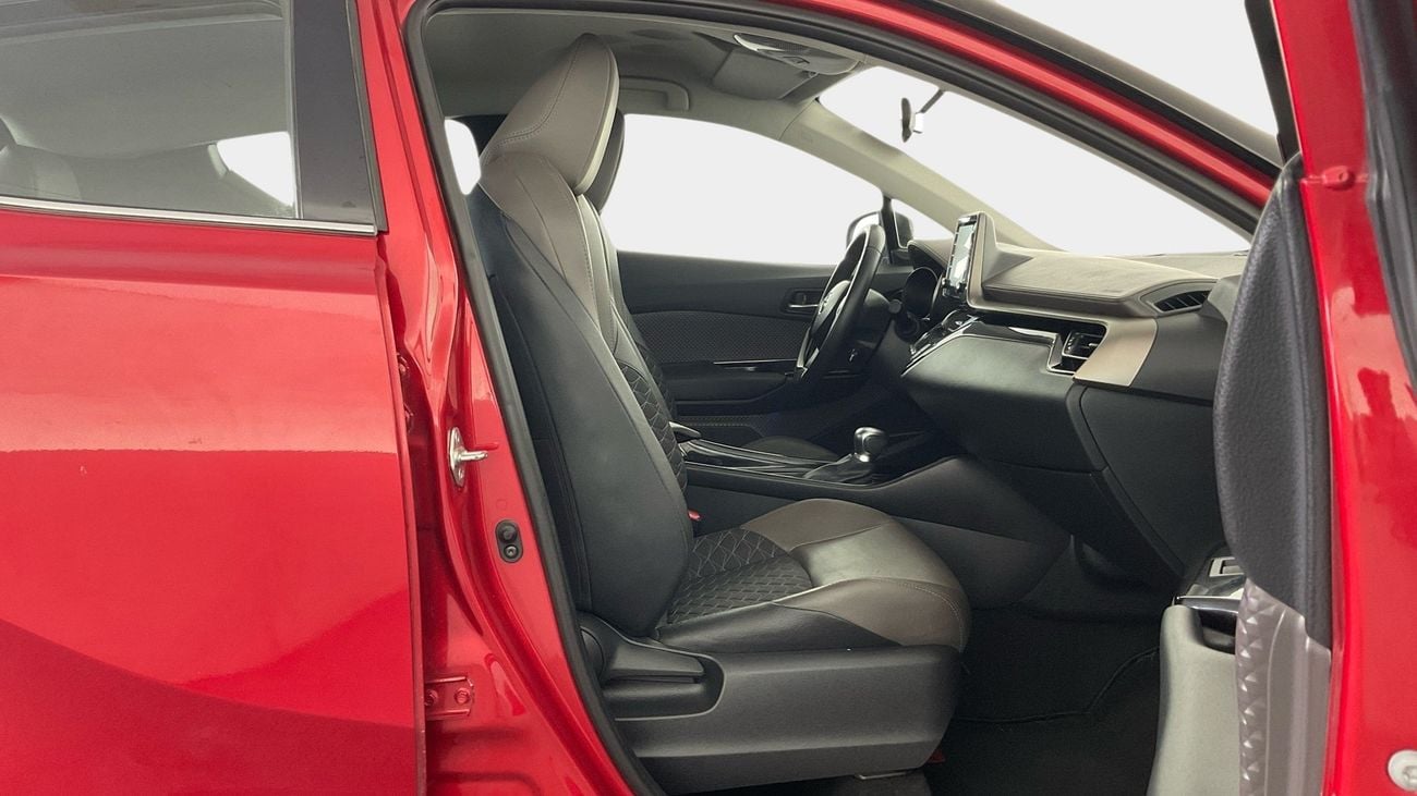 تويوتا CHR 1.8 VVT I-HYBRID VX AUTO | شامل الضمان | 0 ﺪﻔﻋﺓ ﺃﻮﻟﻯ