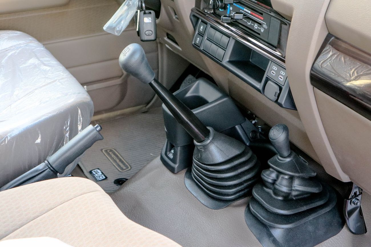 تويوتا لاند كروزر بيك آب Std 4.0L Single Cab Utility 4WD