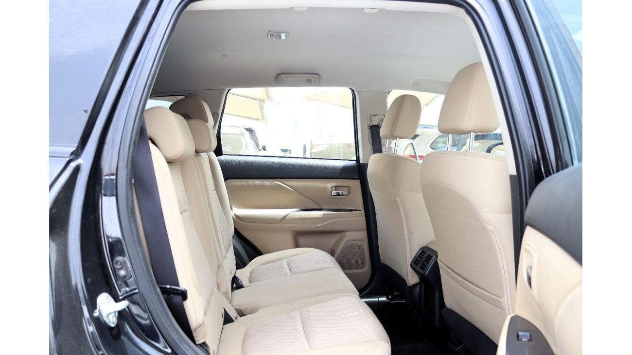 Mitsubishi Outlander GLX Basic ACCIDENTS FREE - ORIGINAL PAINT - GCC - 7 STR - ENGINE 2400 CC - V4