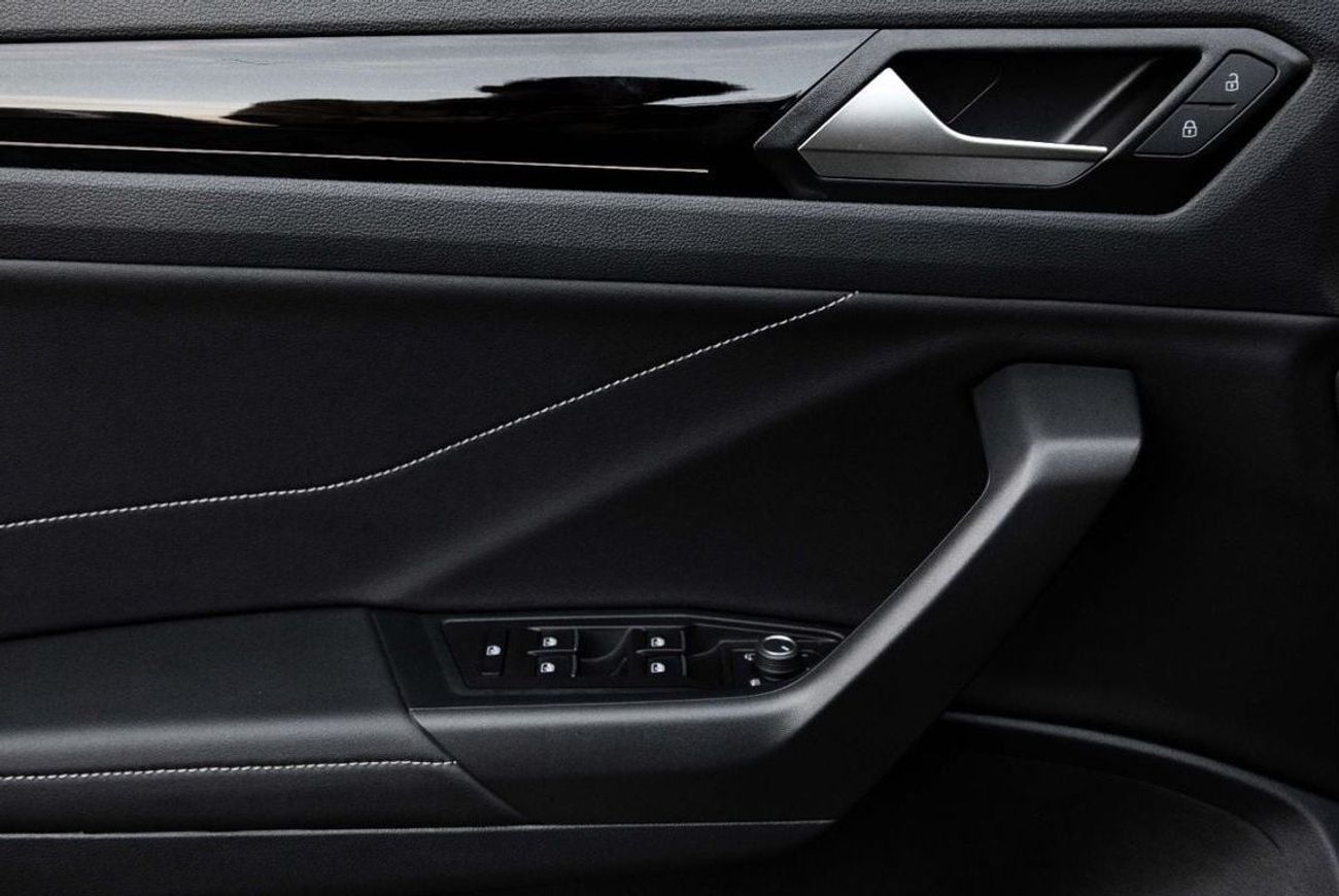 فولكس واجن T ROC R-line | 2,252 P.M  | 0% Downpayment | Agency Warranty