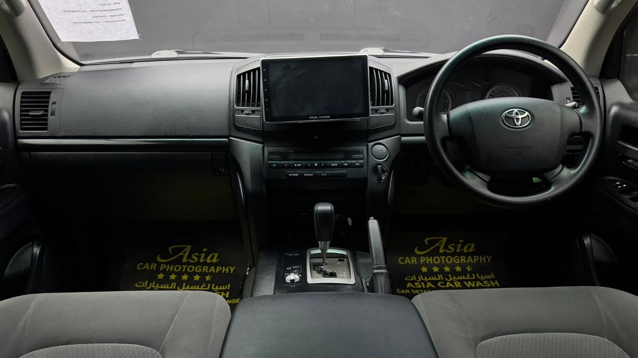 Toyota Land Cruiser 4,5 Liter Diesel Right Hand Drive Automatic Drive Grey Color