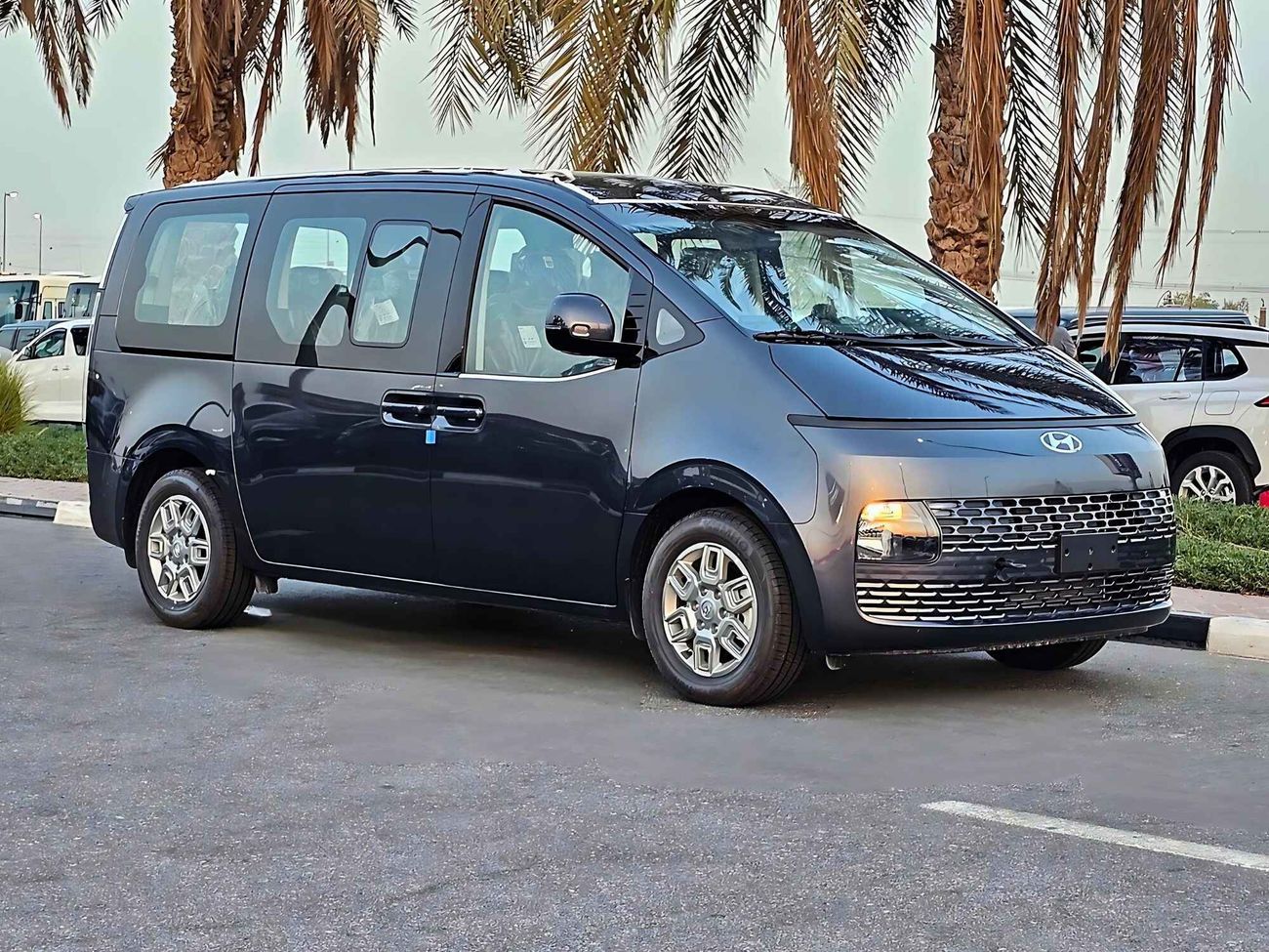 هيونداي ستاريا 3.5L V6  PETROL A/T / PUSH START / COMFORT 11 SEATER (CODE # 68029)