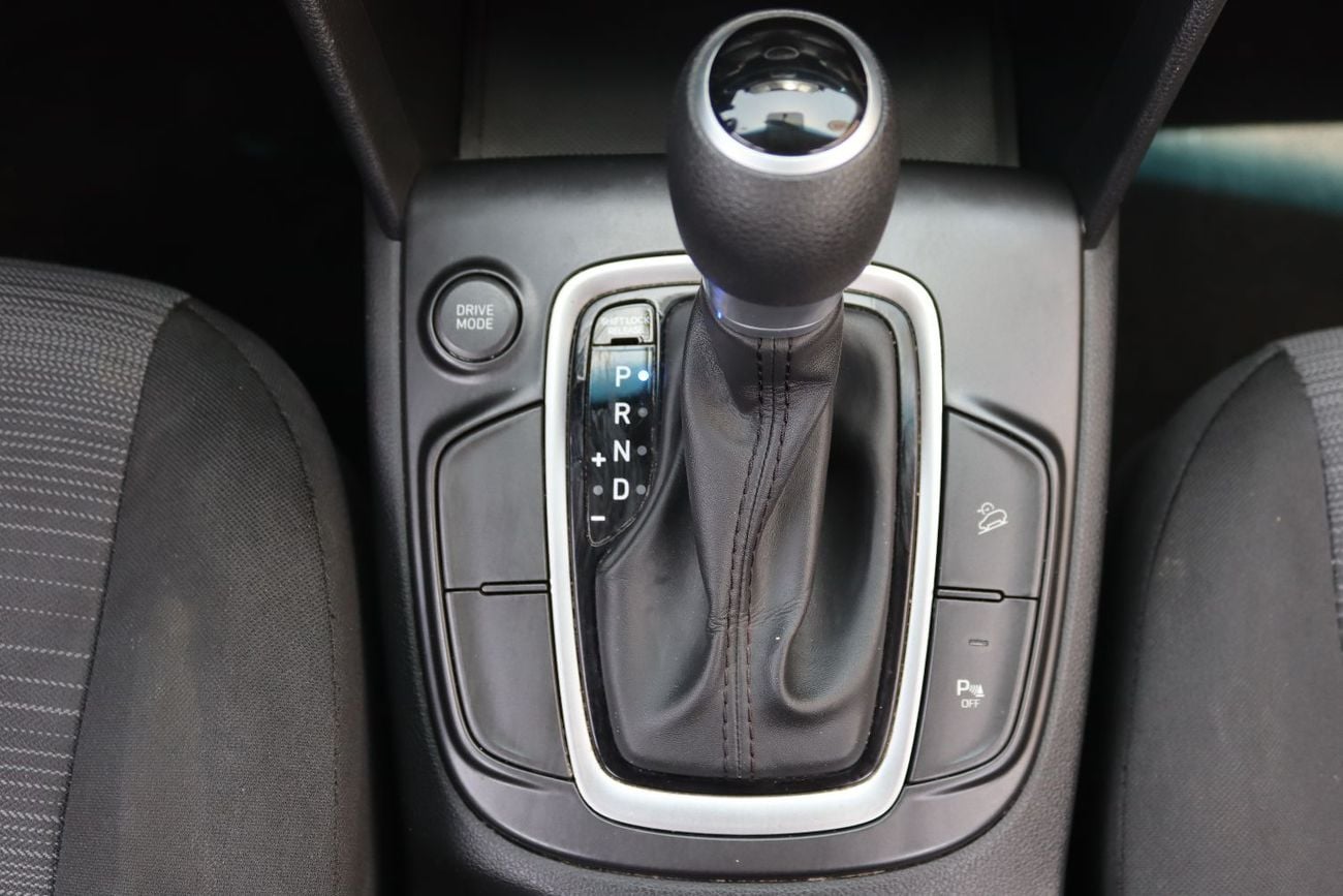 Hyundai Kona SE