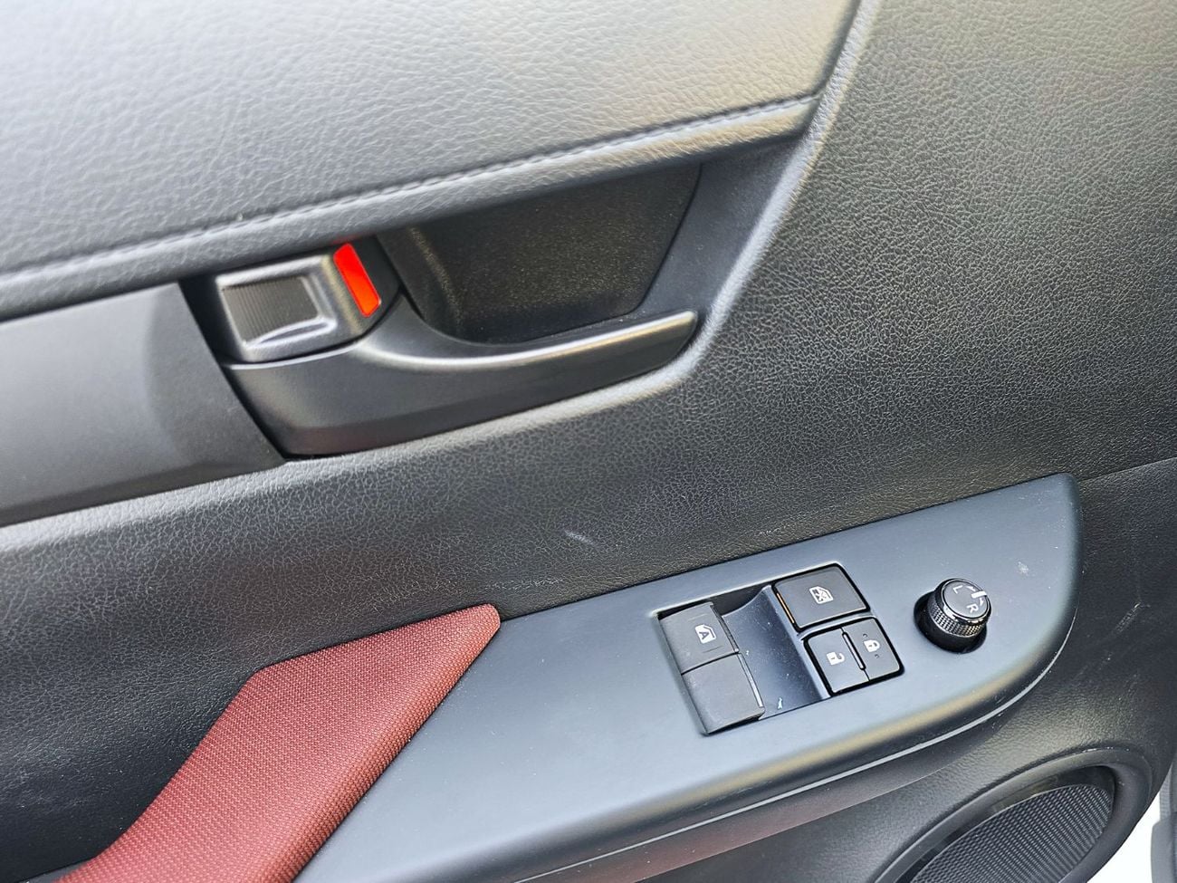 تويوتا هيلوكس  Toyota Hilux Single Cabin 2.4L diesel turbo M/T 2*4 White Color 2026 Model