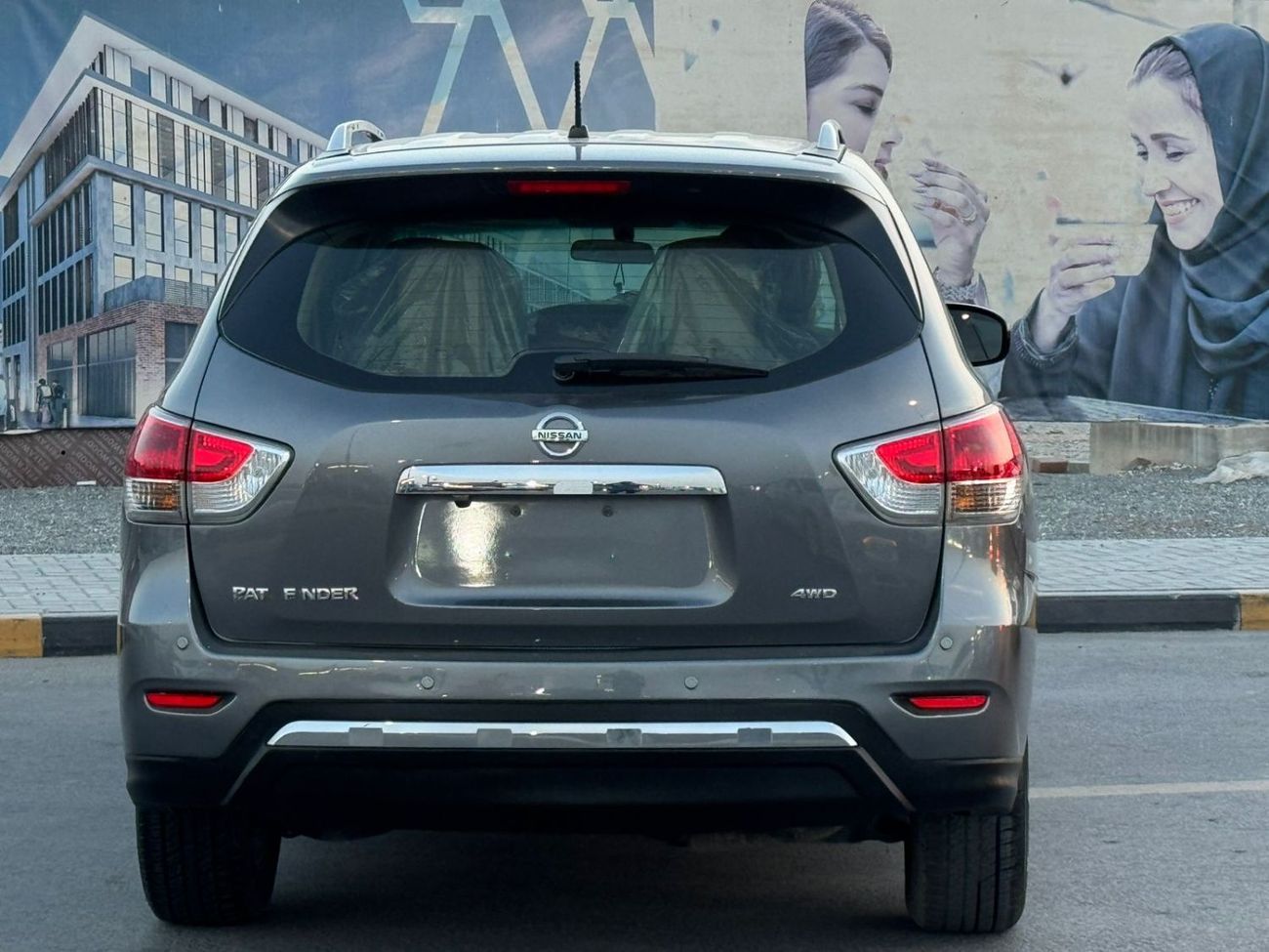 Nissan Pathfinder SE Top 3.5L in good condition inside & out