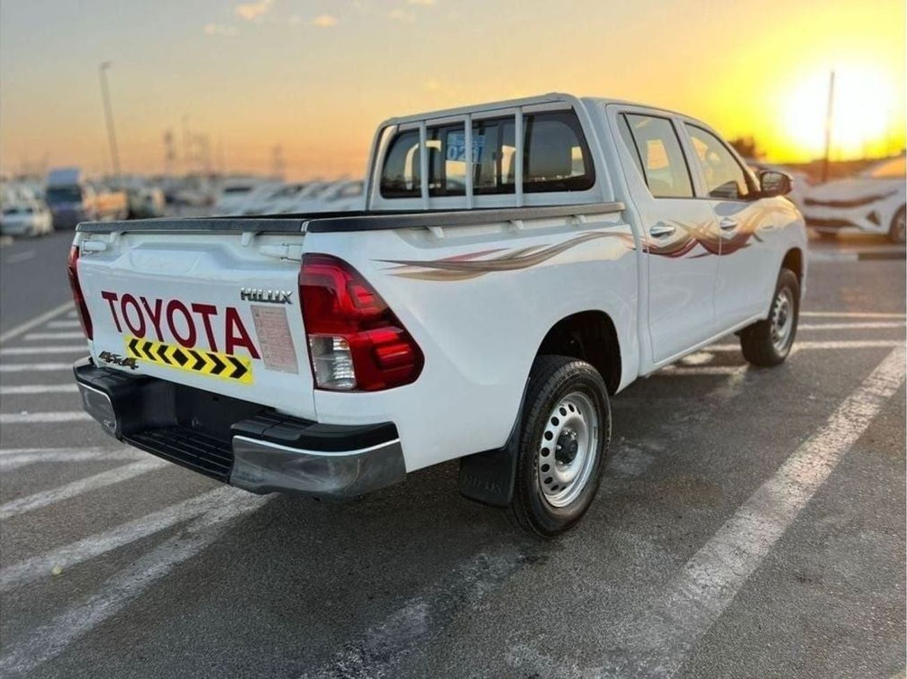 تويوتا هيلوكس 2021 TOYOTA HILUX 2.4L V4  Gcc*DIESEL* MANUAL TRANSMISSION  +POWER WINDOW + 4X4  - DOUBLE CABIN