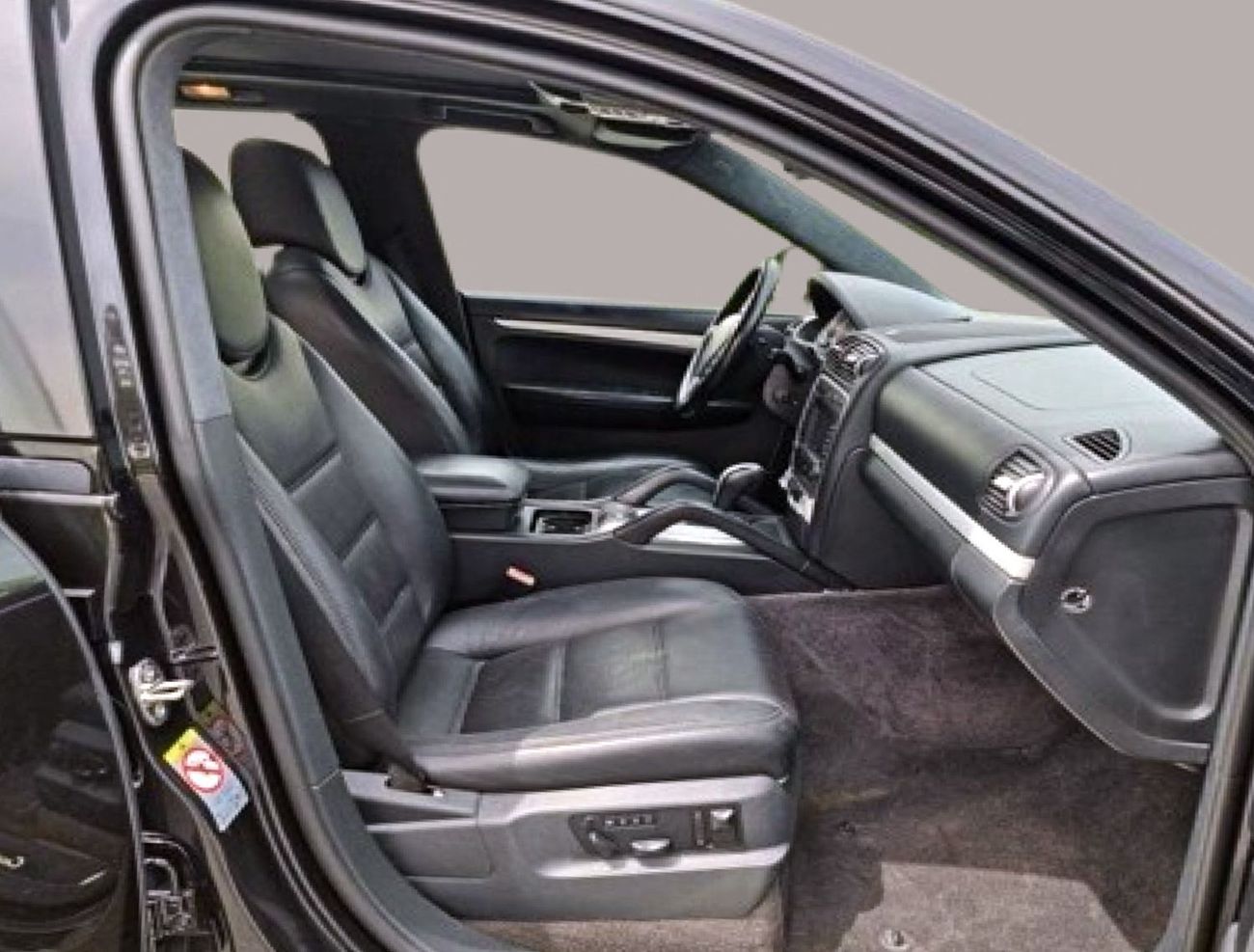 بورش كايان 4.8L-8 cyl - Full option-Very Well Maintained and in good Condition