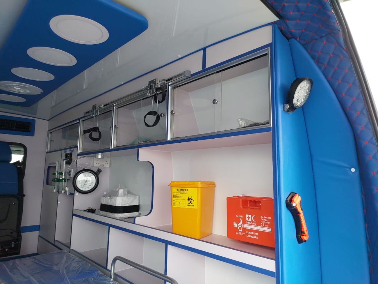 Toyota Hiace TOYOTA HIACE VAN AMBULANCE  RHD 2023 MODEL 2.8 L DIESEL AUTOMATIC(PM22474)