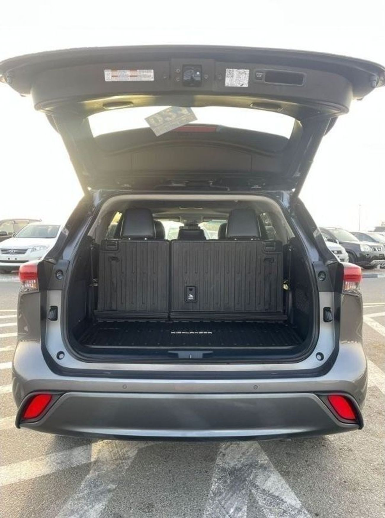 تويوتا هايلاندر 2021 Toyota Highlander Limited Edition 3.5L With multiple Driving Mode - Front & Back With Radar / E