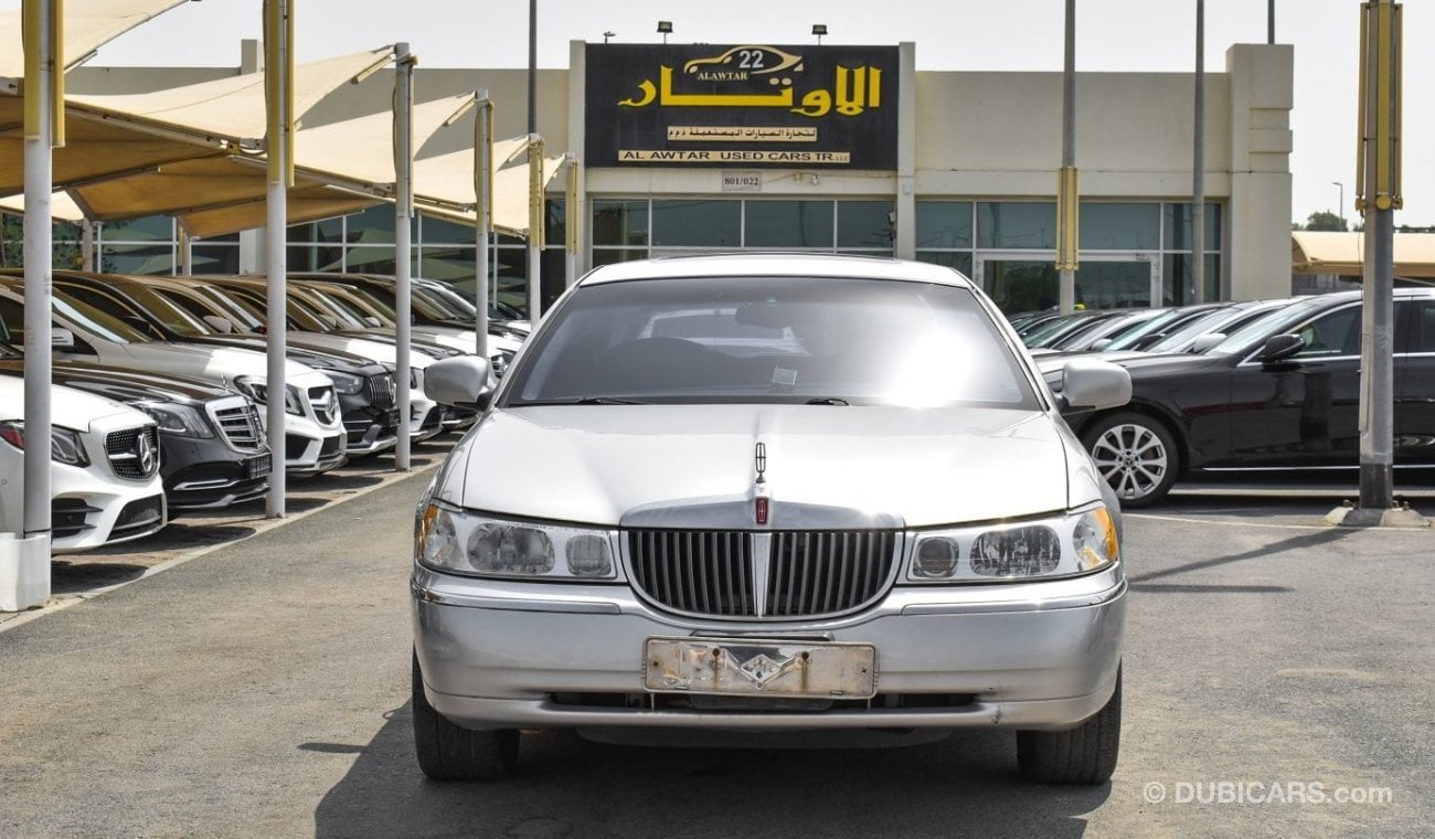 Lincoln Town Car Signature Series  Korean specs * Clean title * Free Registration * Free Insurance * 1 year warranty