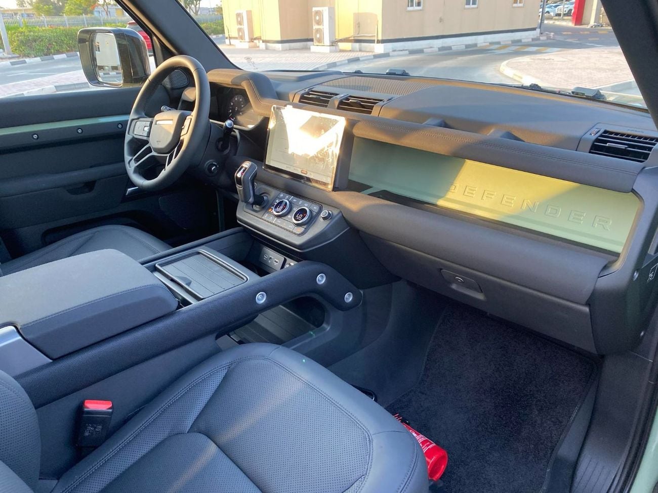 لاند روفر ديفندر P400 90 HSE 3.0L (5 Seater)