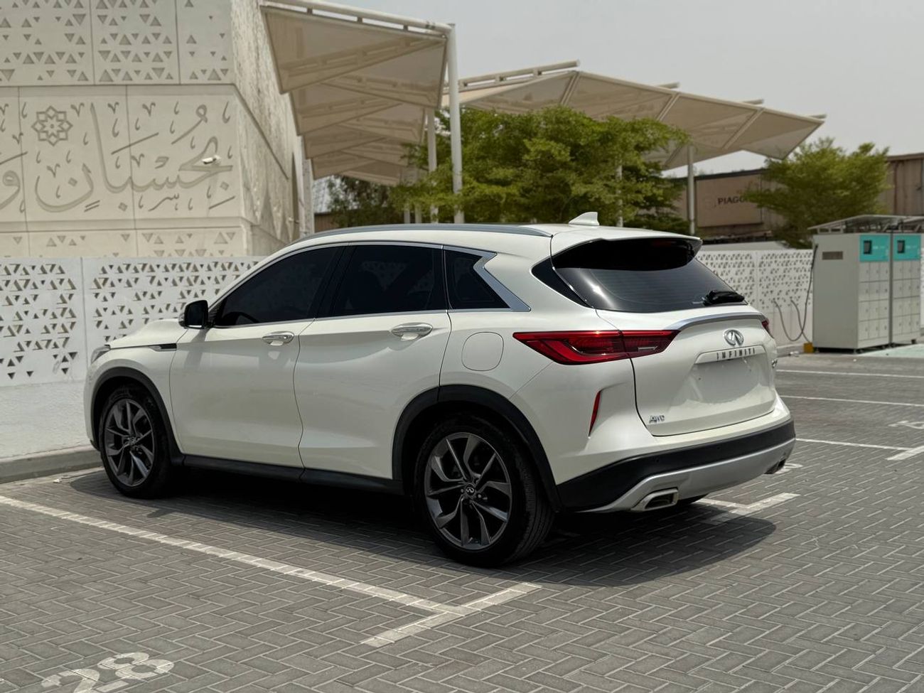 إنفينيتي QX50 2.0T Luxe (AWD)