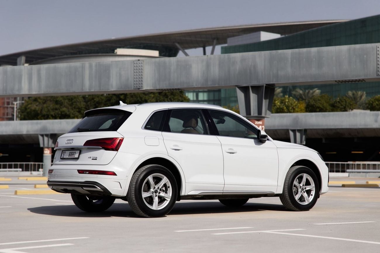 Audi Q5 45 TFSI Quattro Design 2.0L Audi Q5 2022 GCC specs