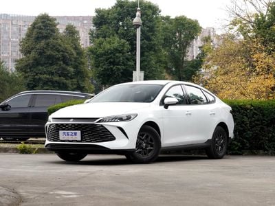 بي واي دي كين بلاس ستاندارد خيار BYD Qin plus النشط بمدى 128 كم