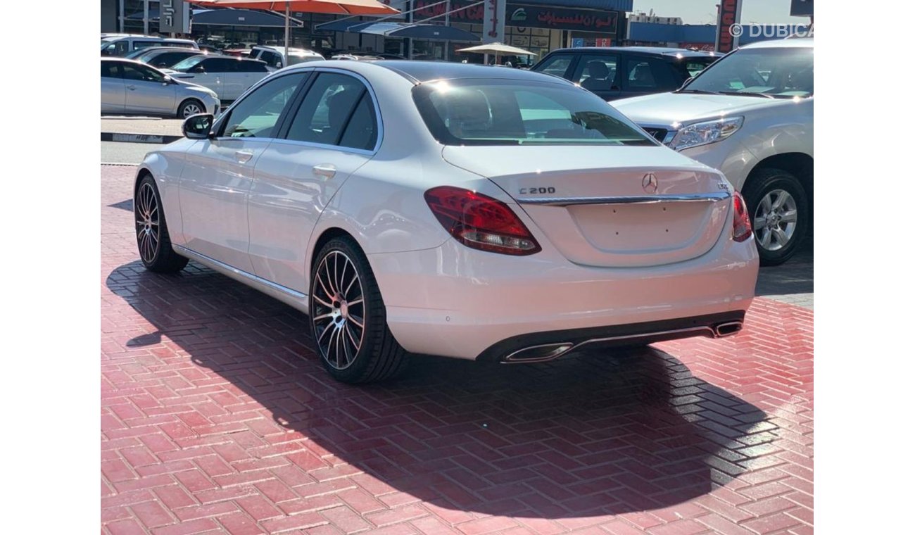 مرسيدس بنز C200 GCC LOW MILEAGE 2017 AGENCY MAINTAINED IN MINT CONDITION WITH BRAND NEW TYRES