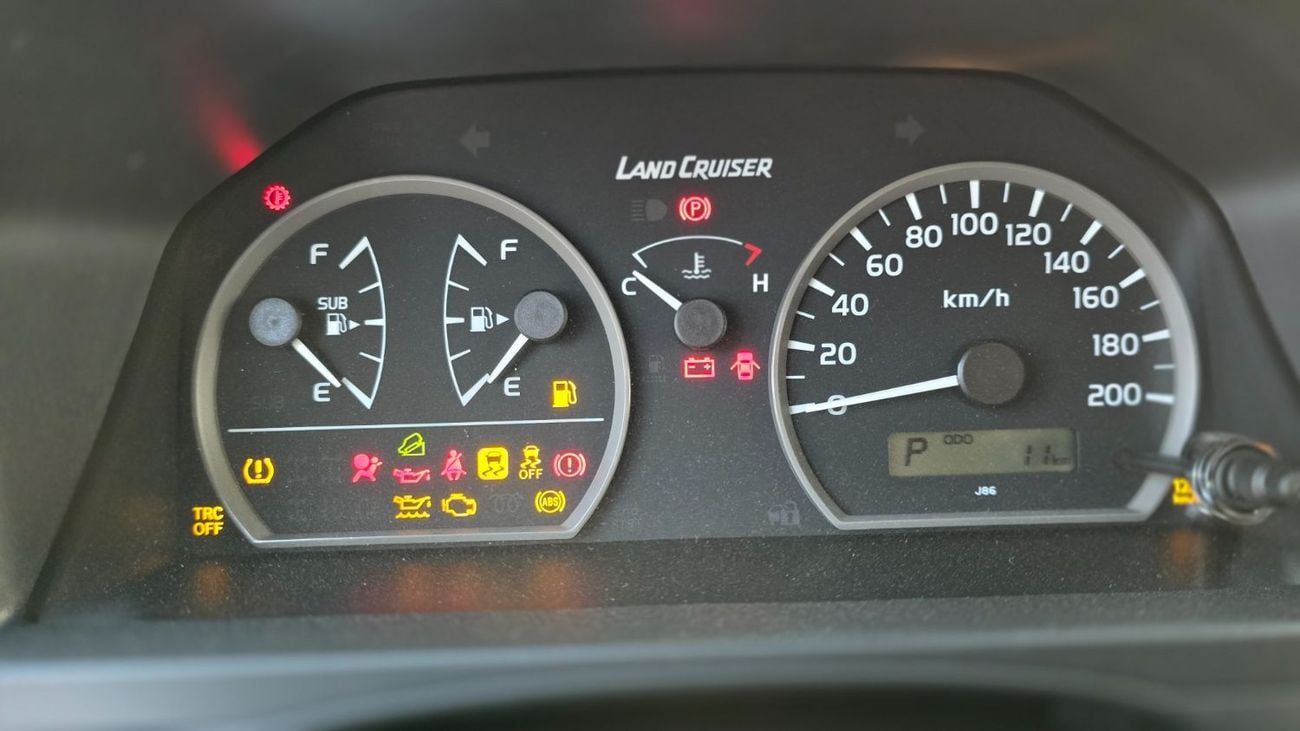 Toyota Land Cruiser Pick Up TOYOTA LC 79 S/C A/T 2.8L DSL MODEL YEAR 2025 WHITE(WITH DIFFIRENTIAL LOCK)