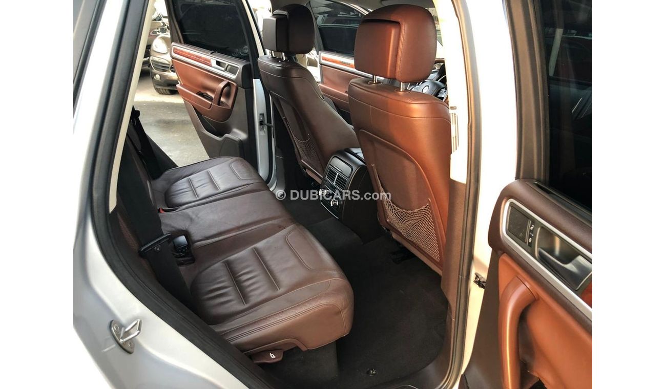 Volkswagen Touareg Volex wagon tourque  model 2011 GCC full option