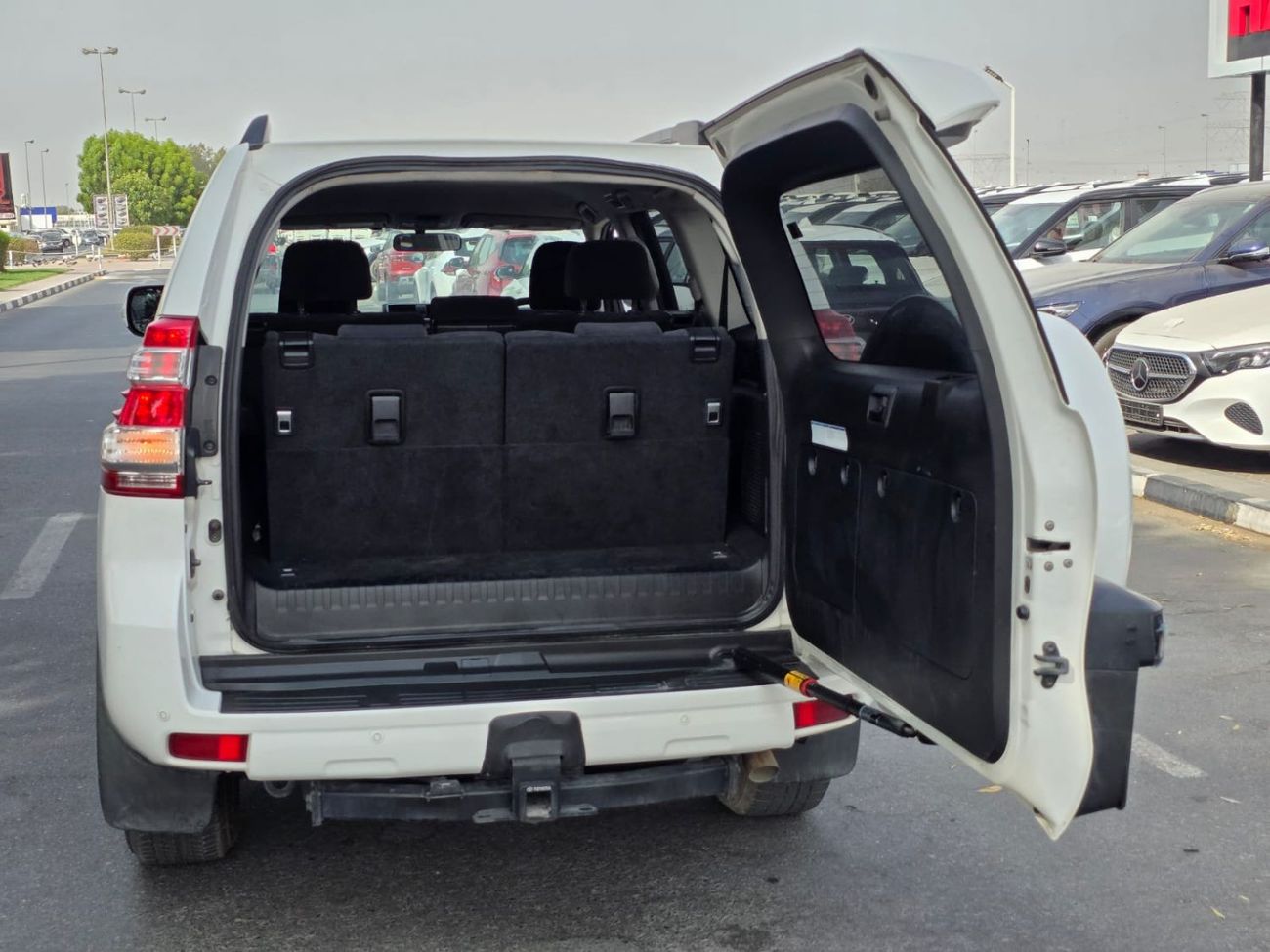 Toyota Prado original shape 2016 model 2,8 liter ,right hand drive ,diesel ,only for export