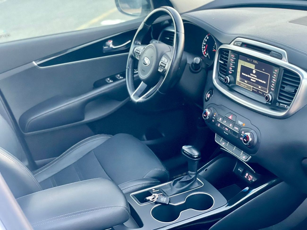 كيا سورينتو 2016 Kia Sorento SX Edition Full Option Panorama View - 3.3L V6 - 7 Seater With Radar - 98,000 Milea