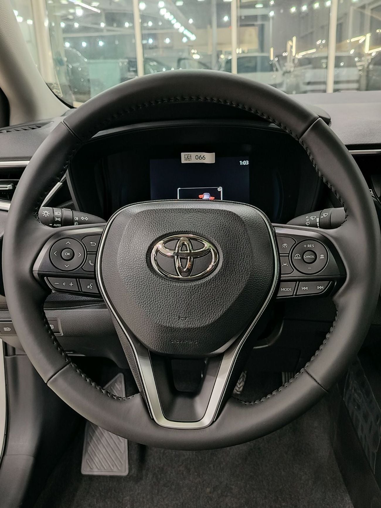 تويوتا كورولا GLI Moonroof Hybrid 1.8L