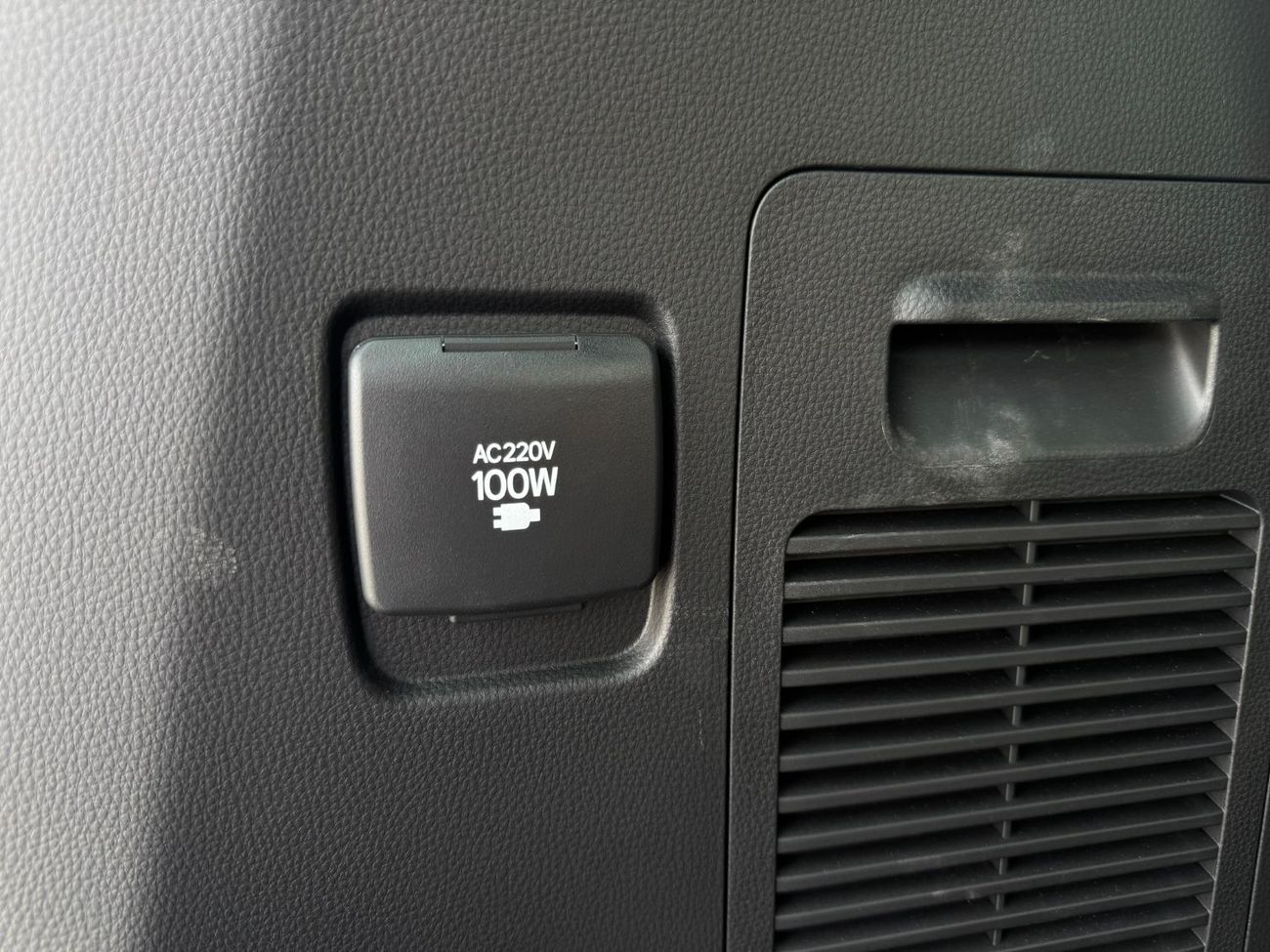 Toyota Land Cruiser GXR 4.0L 2023  EUROPEAN  SPECS WITHOUT SUNROOF