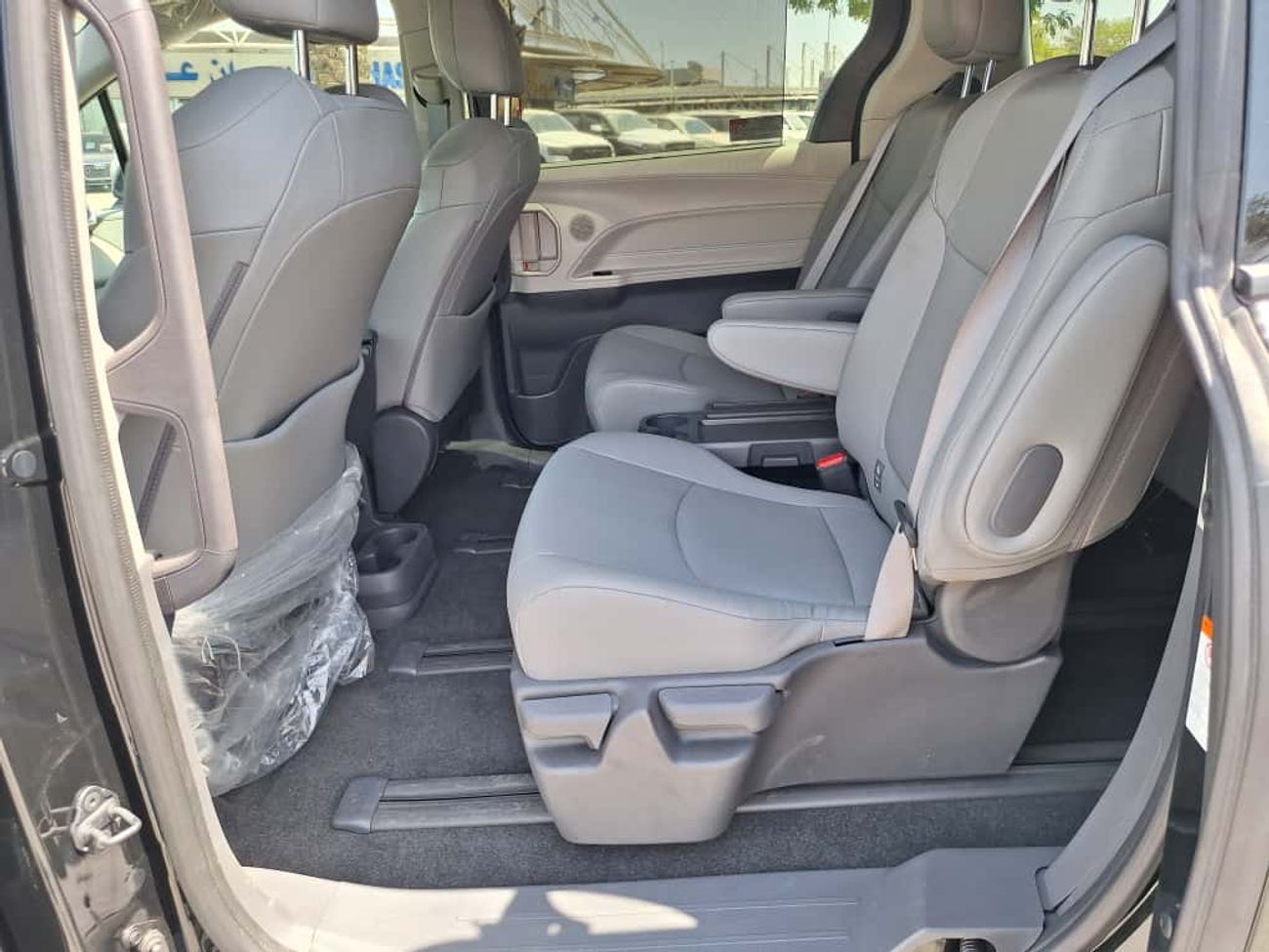 Toyota Granvia TOYOTA GRANVIA 2.5L HYBRID 7 SEATER