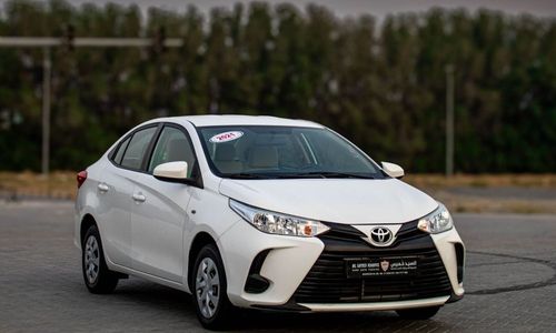 تويوتا يارس سيارة تويوتا ياريس SE (XP130) 2021، سيدان بأربعة أبواب، محرك بنزين 4 سلندر سعة 1.5 لتر، ناقل حركة أو