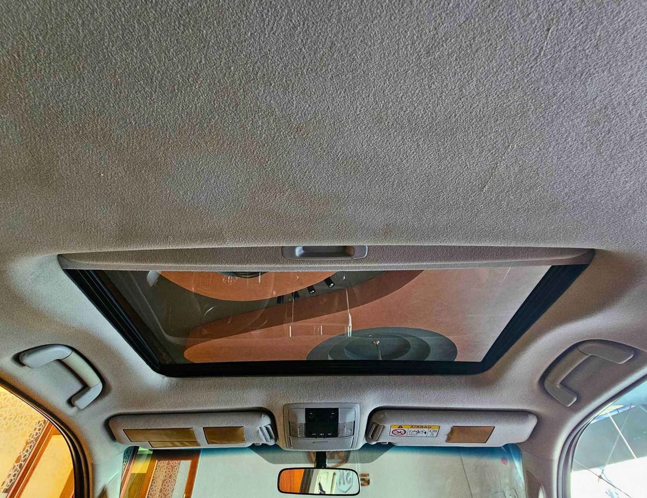 تويوتا برادو / VXR V4 2.7L / SUNROOF/ LEATHER / ELECTRIC SEATS/ DOWN TYRE / FULL OPTION / EXPORT ONLY /LOT#69094