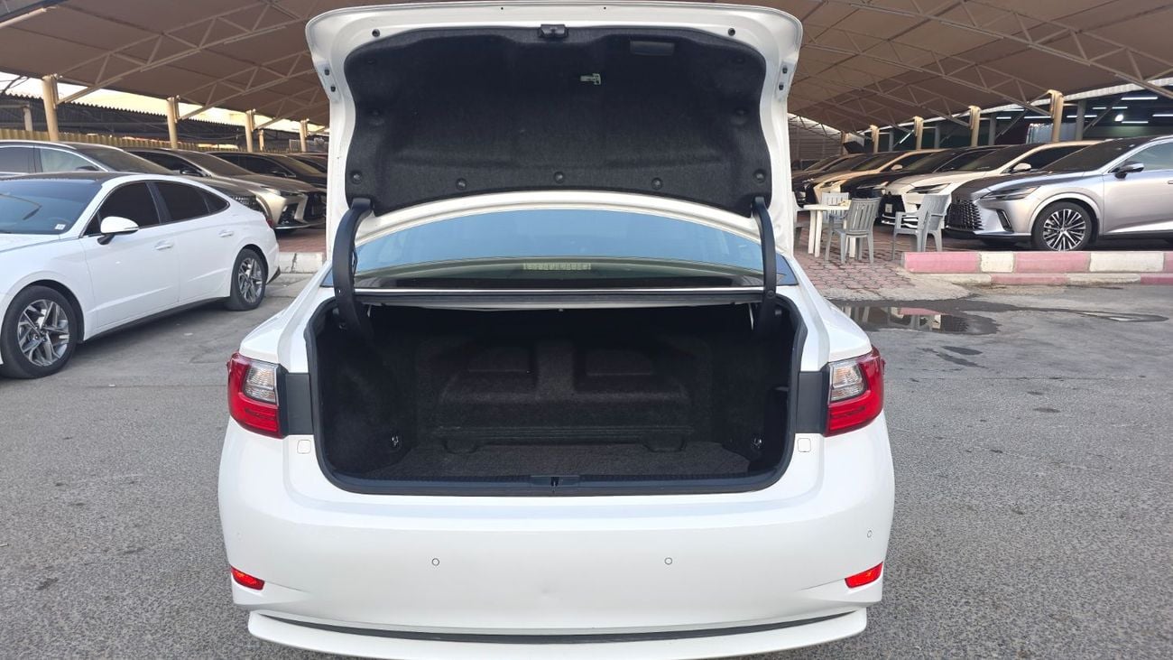 لكزس ES300h Premium