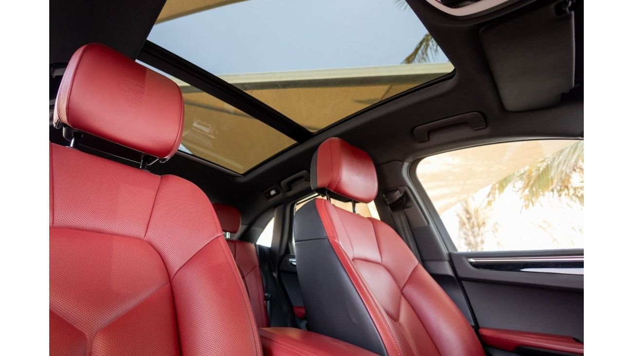 Porsche Macan Porsche Macan 2023 GCC under Agency Warranty with Flexible Down-Payment.