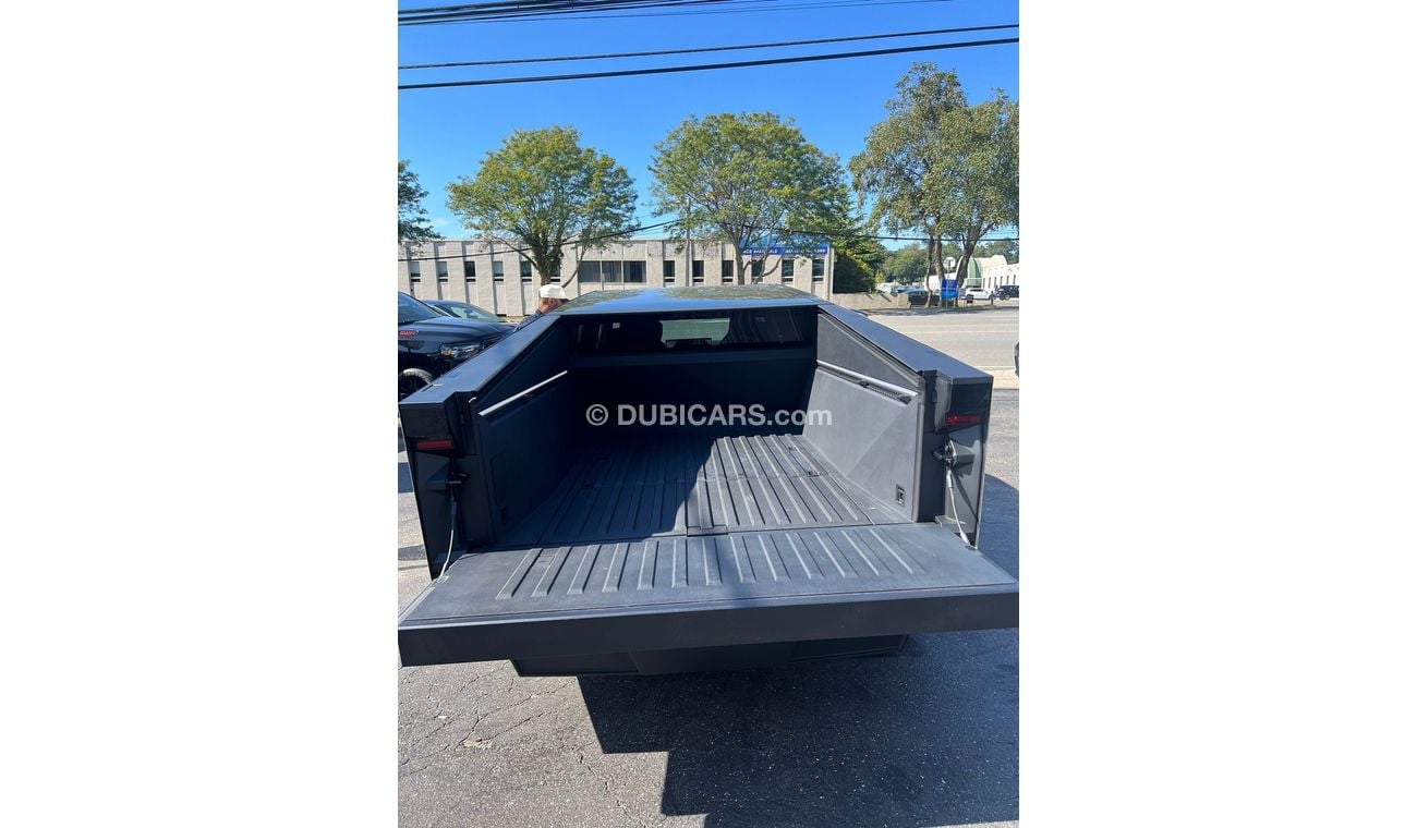 Used Tesla Cybertruck 2024 for sale in Dubai 790159