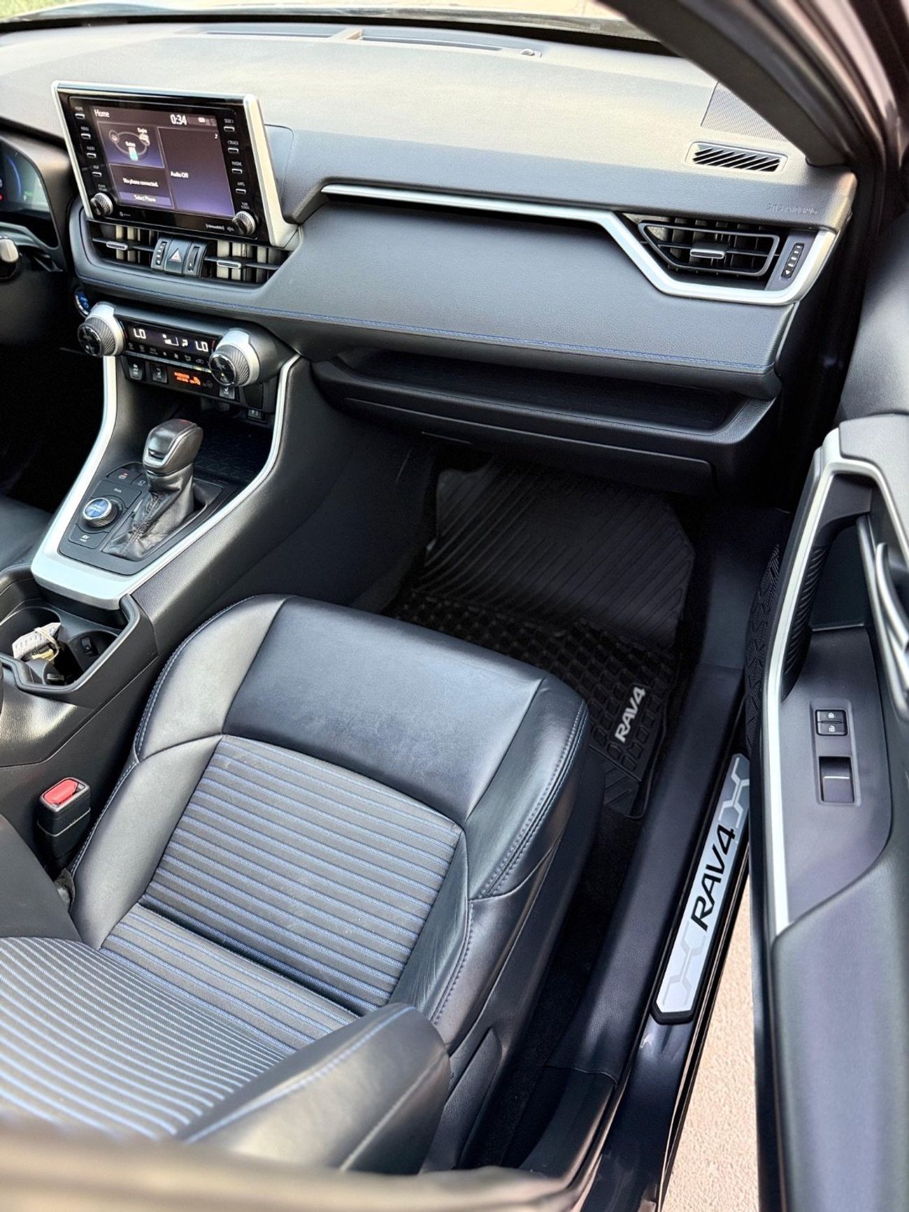 Toyota RAV4 XSE Hybrid Full Option