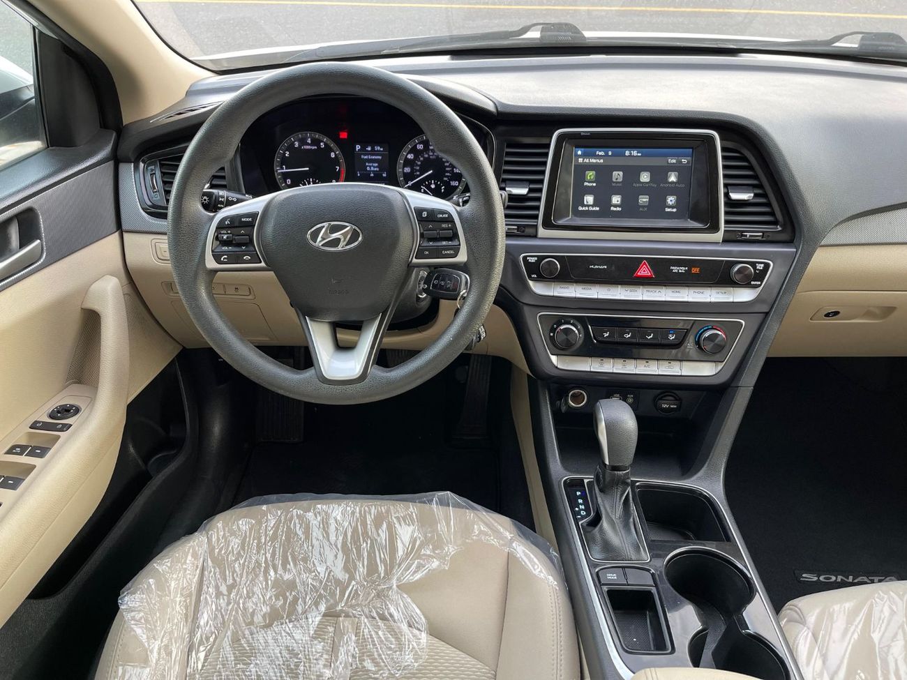 هيونداي سوناتا فئة SE / محرك 2.4 لتر V4 / نظام مراقبة النقطة العمياء / شاشة كبيرة / نظام أندرويد أوتو / نظام أبل كا