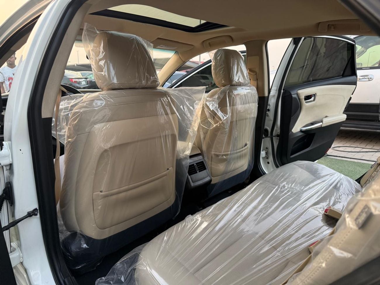 Toyota Avalon SE+ full option ,in showroom condition
