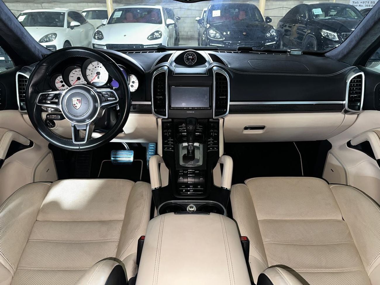 Porsche Cayenne Turbo S 4.8L (570 HP) 2016 | CARBON CERAMIC BRAKES (PCCB) | CARBON INTERIOR PACKAGE | SUNROOF