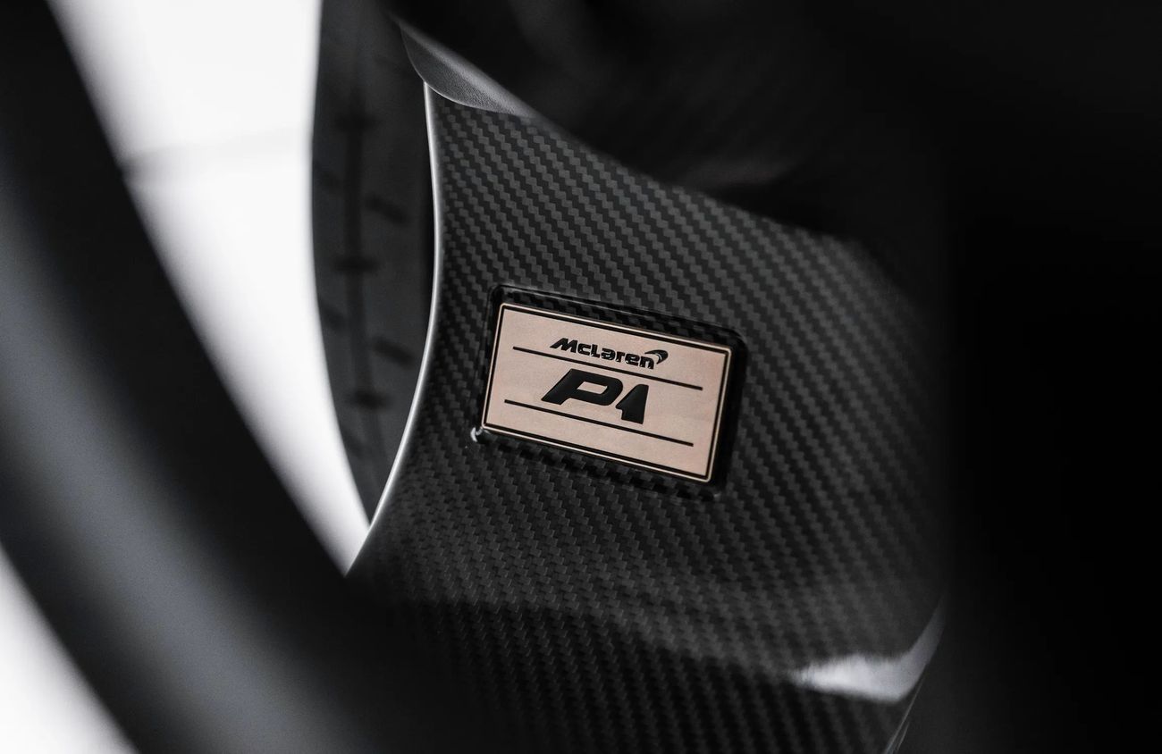 مكلارين P1 3.8L V8 Twin-Turbocharged + Electric Motor