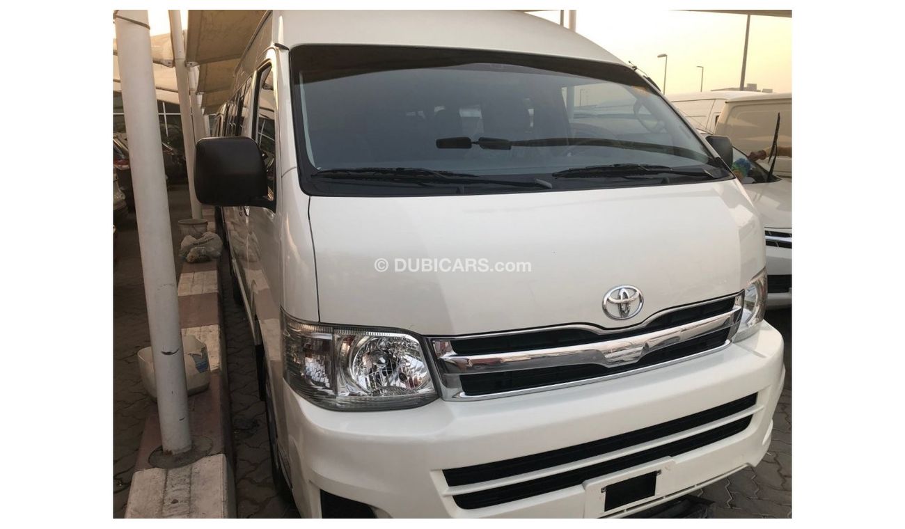Toyota Hiace Toyota Hiace Highroof Bus 15 seater, A/T, model:2012. Free of accident.only done 2300 km