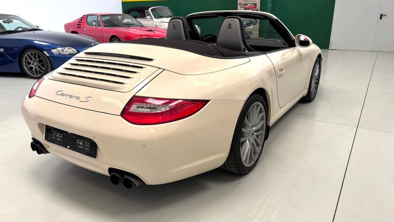 Porsche 911 CARRERA S - Manual - Cream white with Cocoa interiors!